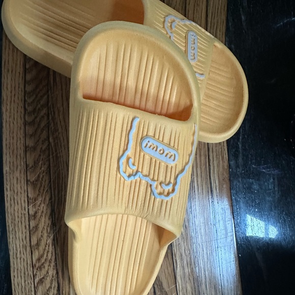 Yellow anima Sliders——-NWOT - Picture 4 of 5